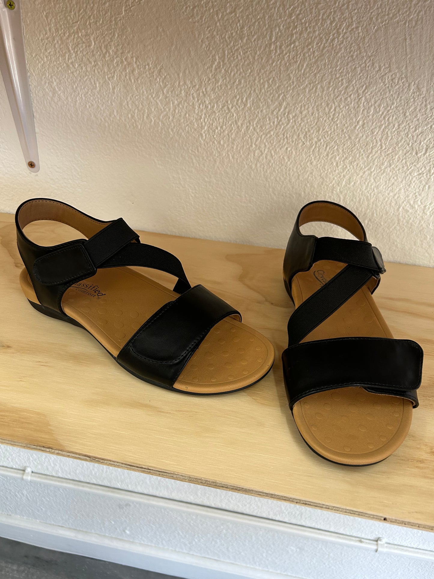 Arch support sandals