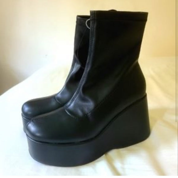 Ankle stretch chunky boots