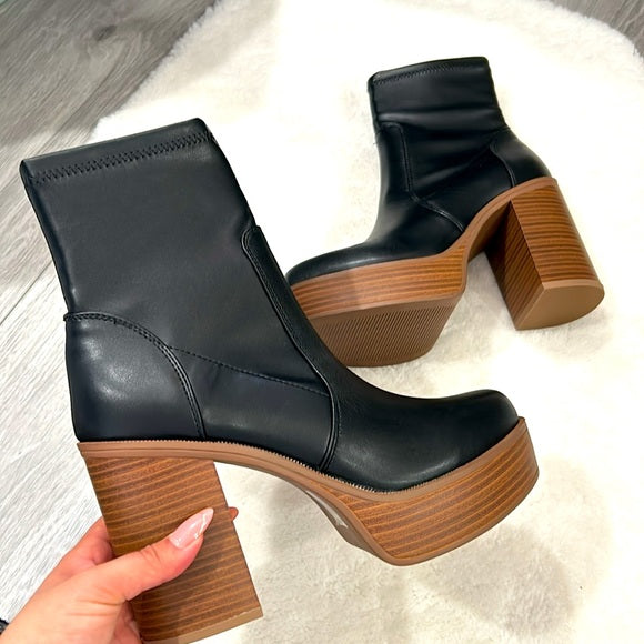 Wooden platform boots