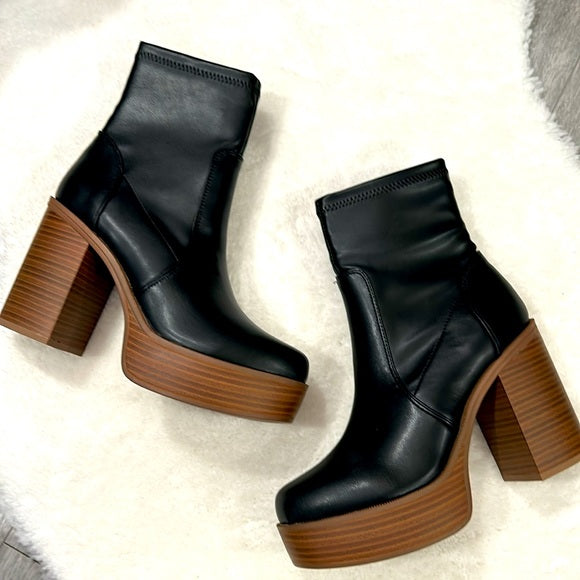 Wooden platform boots