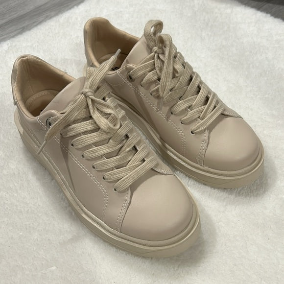 Stylish Lace-up sneakers