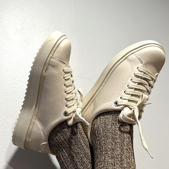 Stylish Lace-up sneakers